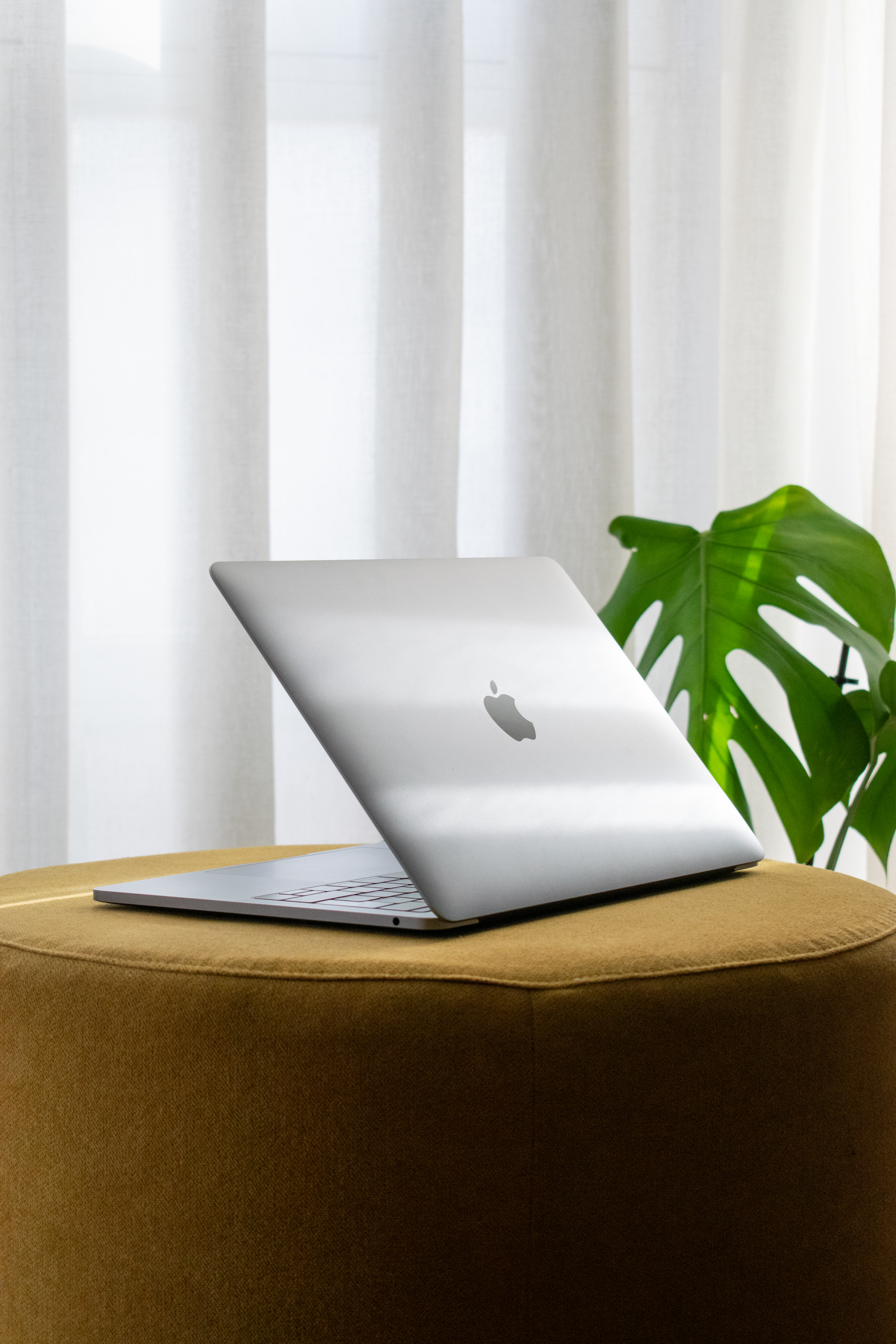 MacBook · Lifestyle UGC